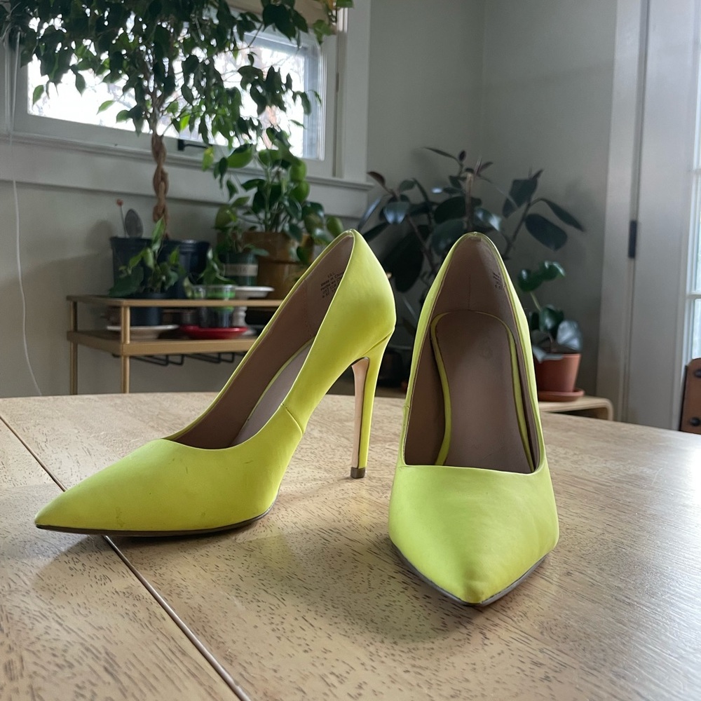 MIX NO. 6 Highlighter Neon Yellow Heels, 6 (flaw)